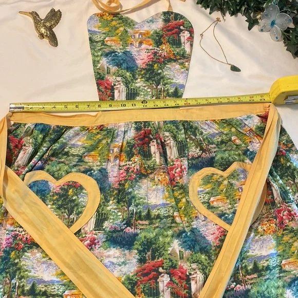MRS Linafore Retro 50’s Garden Scene Apron - Picture 11 of 12